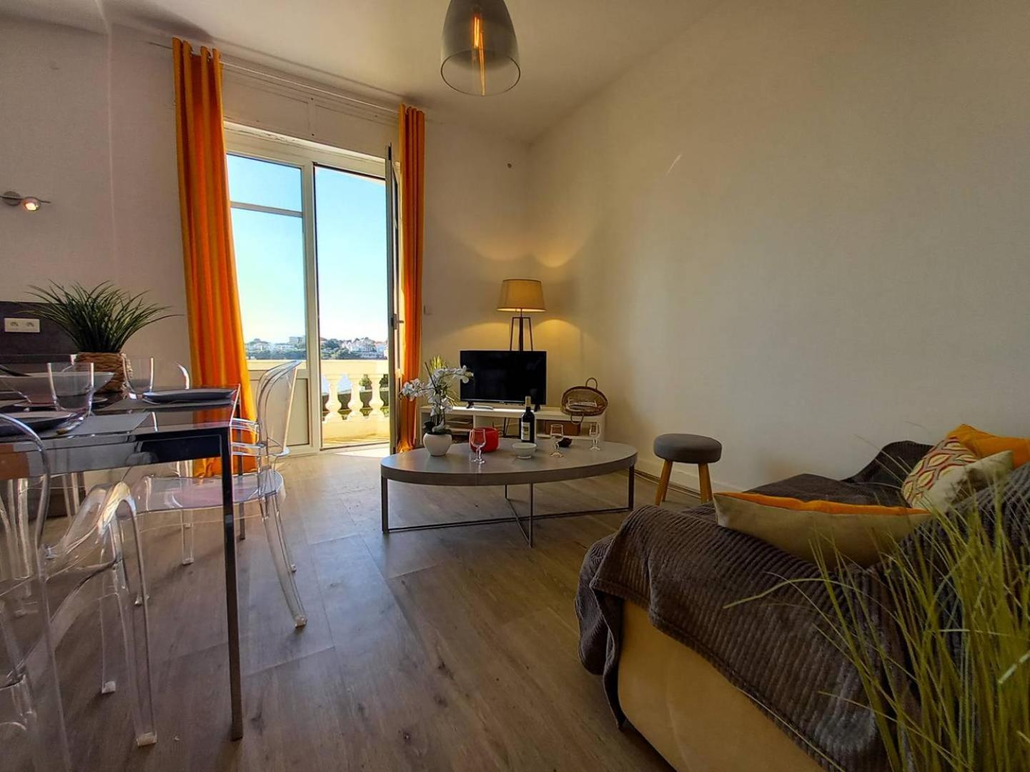 - Vue Magique Pour Cet Au 1er Etage - Du Golf